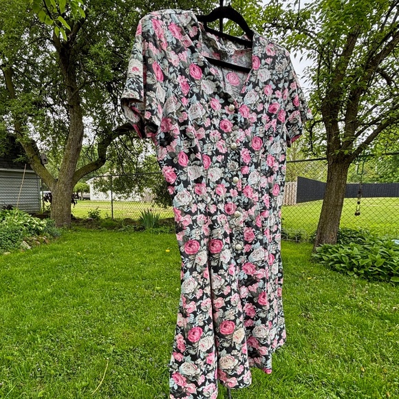 vintage floral romper scalloped neck pearl button size 8 summer playsuit - Picture 8 of 16